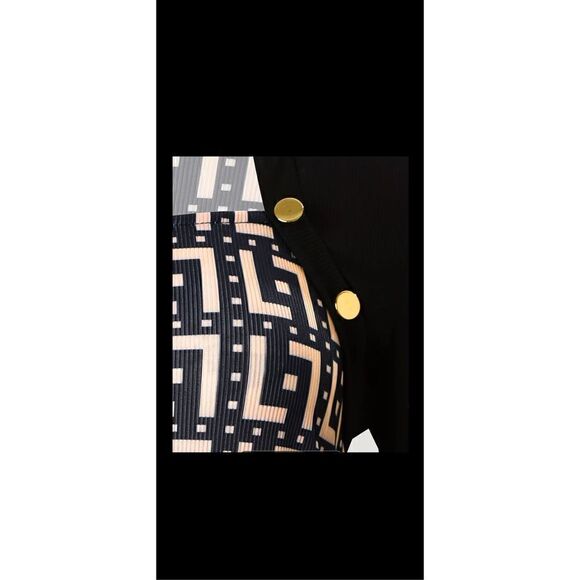 Beautiful Jacquard print top dress it up or down either way it will turn heads - Picture 6 of 11